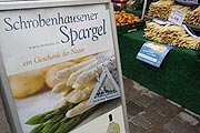 Spargel Vorführung auf dem Viktualienmarkt (Foto: Martin Schmitz)